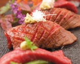 松阪牛の特選霜降り炙り寿司は、必食の価値有り！炙った醤油の香ばしさがたまらない一品です。