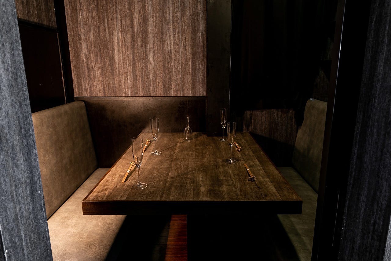 テーブル席・完全個室（壁・扉あり）・3名様～4名様