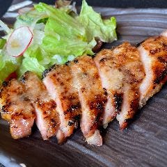 程よい脂の甘味と、味噌の香りが食欲を引き立てます