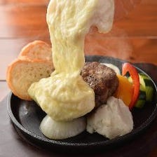 国産牛粗挽きハンバーグのラクレット