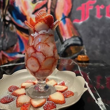 梅田 個室 Luxury Cafe＆Bar Frontier_当店自慢季節のパフェ（画像は一例）