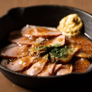 梅田 個室 Luxury Cafe＆Bar Frontier_酒がすすむ鴨ロース（玉葱ソース）