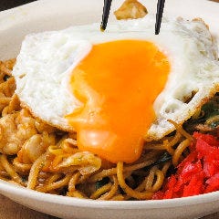 【三代目黒焼きそば】 麺、ソース、肉に研究を重ねた自慢の逸品