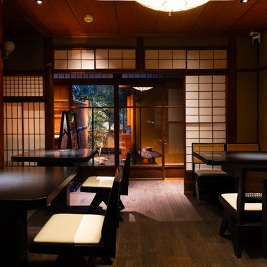 絵画の料理 Edible Art Restaurant_庭を望む情緒あふれる和空間