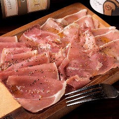 スライサーで切り立てイタリア産生ハム