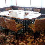 テーブル個室席は４～10名様でご利用いただけます。会食や記念日などに。