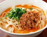 稀少な唐辛子や香辛料が魅せる絶品スープに麺が絡む刀削麺