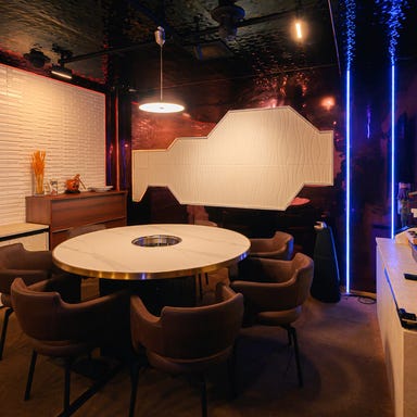 川渝巷(かわゆい)_【完全個室】10名様までご利用可能な円卓テーブル個室ルーム(6~10名様まで)