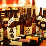 【人気の理由その1】
獺祭や久保田など、人気の日本酒も飲み放題！