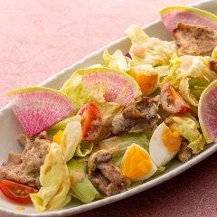 鶏はらみ炭火焼きと半熟玉子サラダ