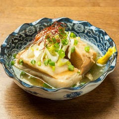 2日間かけて煮込んだ柔らかラフテーなどお酒が進む料理が豊富♪