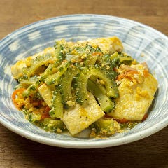 ゴーヤチャンプルーやラフテーなど沖縄名物も勢揃い♪
