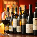 ソムリエが選定したワインは常時50種以上！