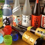 日本酒は料理に合うものを店主が目利き。常時10種ラインナップ