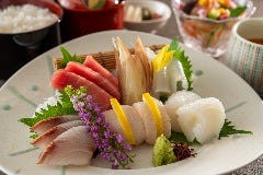 旬の素材を生かし、盛り付けにこだわりました。
