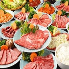 確かな目利きで厳選された上質肉。種類も豊富にございます。