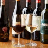 店内ワインセラーには、選りすぐりの赤白ワイン各3種類をはじめ、乾杯にぴったりなスパークリングもございます
