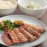 《芯たん定食》
肉厚で柔らかな食感が人気の一品