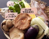 全国各地から届く旬の野菜。
生でも焼きでも美味しいです！