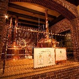 本場ベルギーの技術者たちが作り上げた、こだわりの醸造施設は長寿蔵の名物
