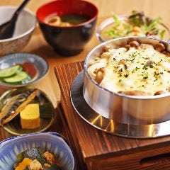 和×diner やまと小町 YAMATOKOMACHI_地鶏ときのこのチーズ釜めし