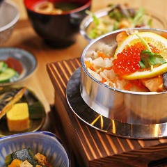 和×diner やまと小町 YAMATOKOMACHI_鮭といくらのレモンバター釜めし