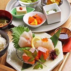 和×diner やまと小町 YAMATOKOMACHI_お造り3種お惣菜ランチプレート