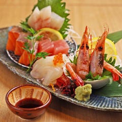 和&times;diner やまと小町 YAMATOKOMACHI_旬の恵みをそのままに。鮮度自慢のお造り盛合せ