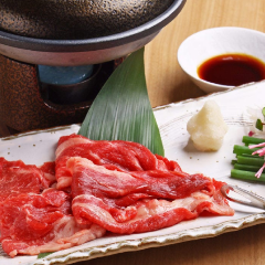 和×diner やまと小町 YAMATOKOMACHI_陶板で炙る大和牛しゃぶを、巻き野菜とポン酢で爽やかに。
