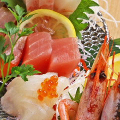 和×diner やまと小町 YAMATOKOMACHI_季節毎の旬魚を贅沢に盛り込み、3種・5種からお選びいただけます