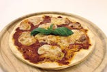 トマトとバジルのピザ（マルゲリータ）
