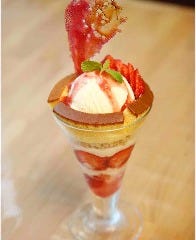カステラを使ったオリジナルスイーツをご用意しております。