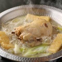 岩手県産の菜彩鶏を使用した自慢の鍋料理はどれも絶品
