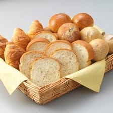 大好評の手作りパン食べ放題！