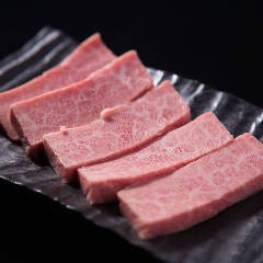 仕入れにこだわりその日の状態で部位を選んだ上カルビ