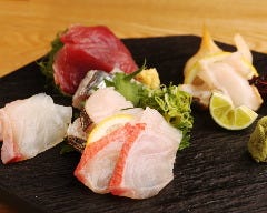 活〆や天然の魚介類をご提供いたします。