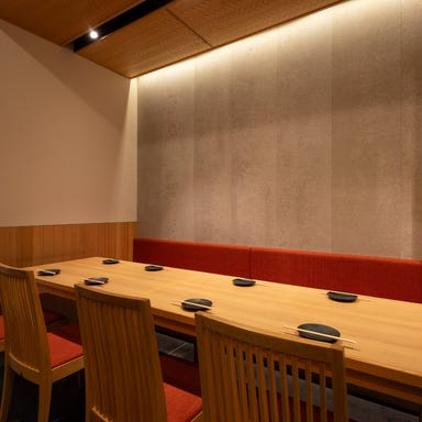 居酒屋 そろり_お仕事帰りのお集まりにもご利用いただけるテーブル席