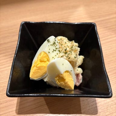 居酒屋 そろり_ゆで卵とハムのコンソメポテサラ