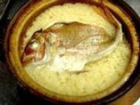 明石の天然鯛を
土鍋で炊き上げ！