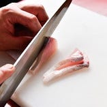 【新鮮魚介】
築地から届く旬の鮮魚を様々な調理方法でご提供