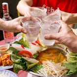 本場のベトナム料理とお酒で乾杯すれば、気分も一気に高揚します