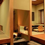 《ｰ1階ｰ 少人数様向け完全個室》枯山水を眺める空間で、接待や京都観光のお食事を