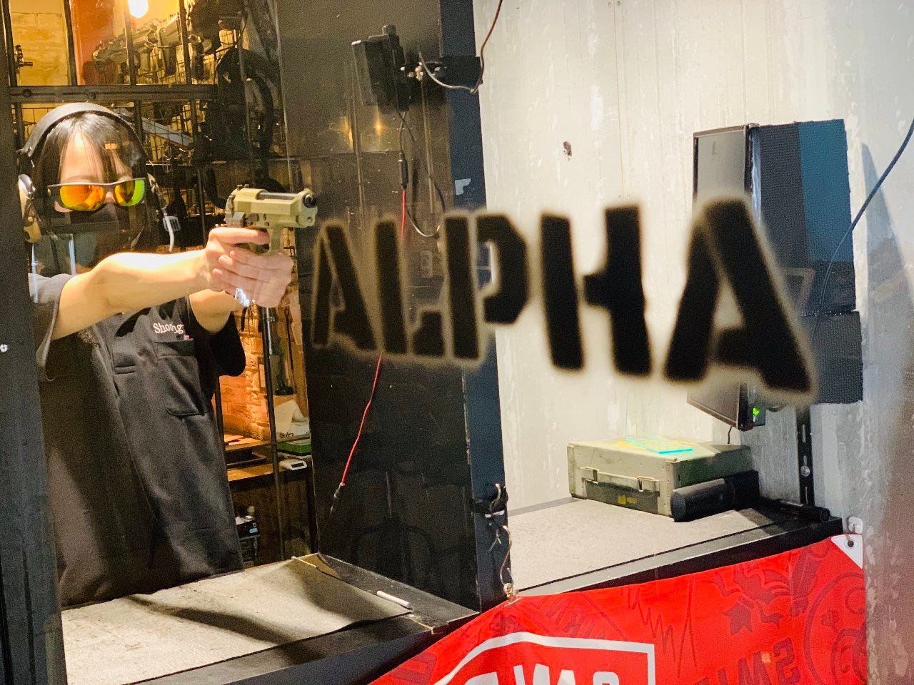 銃が撃てるダイニングバー ALPHA