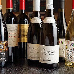 オーナーこだわりのワインもボトルで豊富に取り揃えています