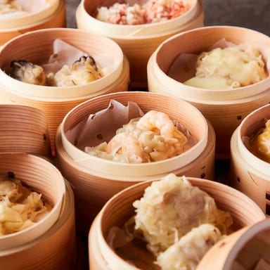 焼売酒場 つつみ 旭川本店_定番の豚肉以外にも、鶏、ラム、牡蠣や蟹などの海鮮系、チーズや明太子といった変わり種まで常時10種以上!