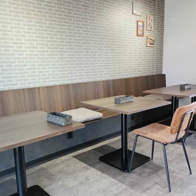 コネクト_落ち着いた店内で