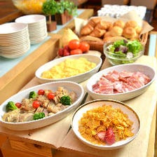 朝食は和洋バイキングで充実のお食事