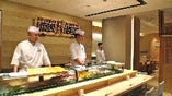 寿司屋といえばカウンター。気楽に入れるのが「魚がし日本一」式