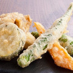 お野菜の味を凝縮して引き出す季節野菜のフリット　サクサクです