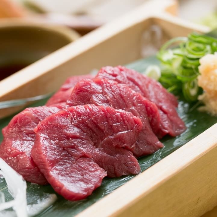 あずみのおそば 樽屋玄助 自慢の食材 信州産生の馬刺し ぐるなび